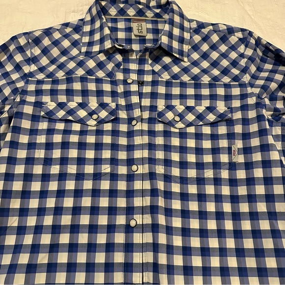 STIO Women’s Button Up Size Medium - Picture 2 of 10